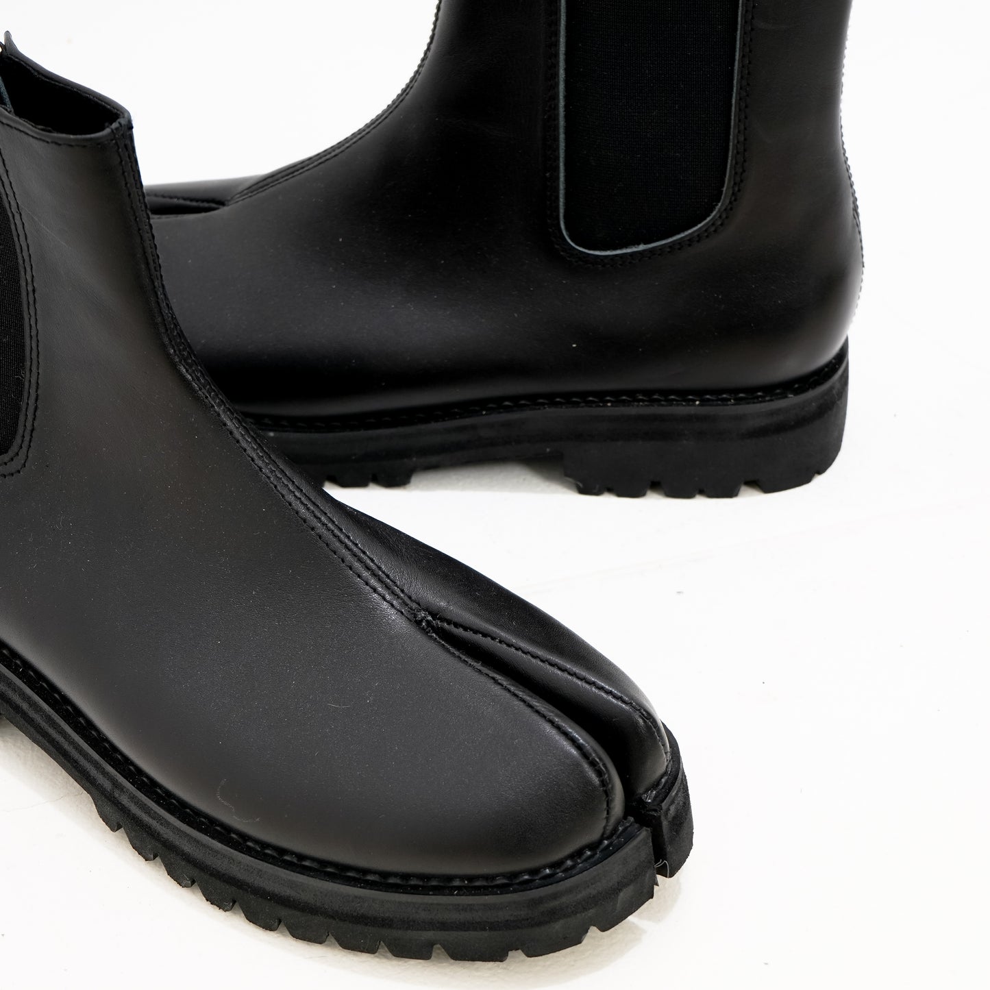 Chelsea Tabi Boots