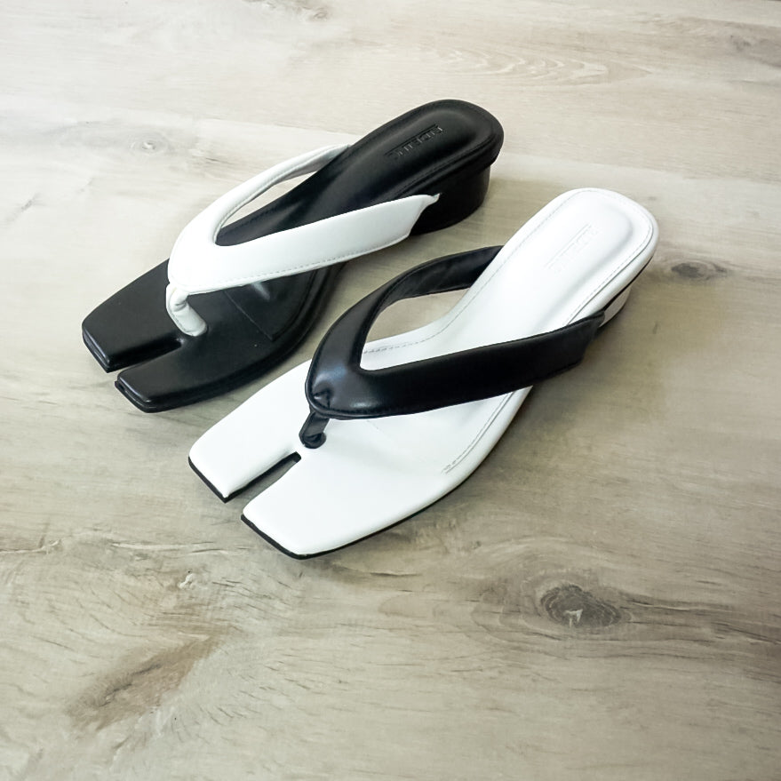 Huri Tabi Sandals