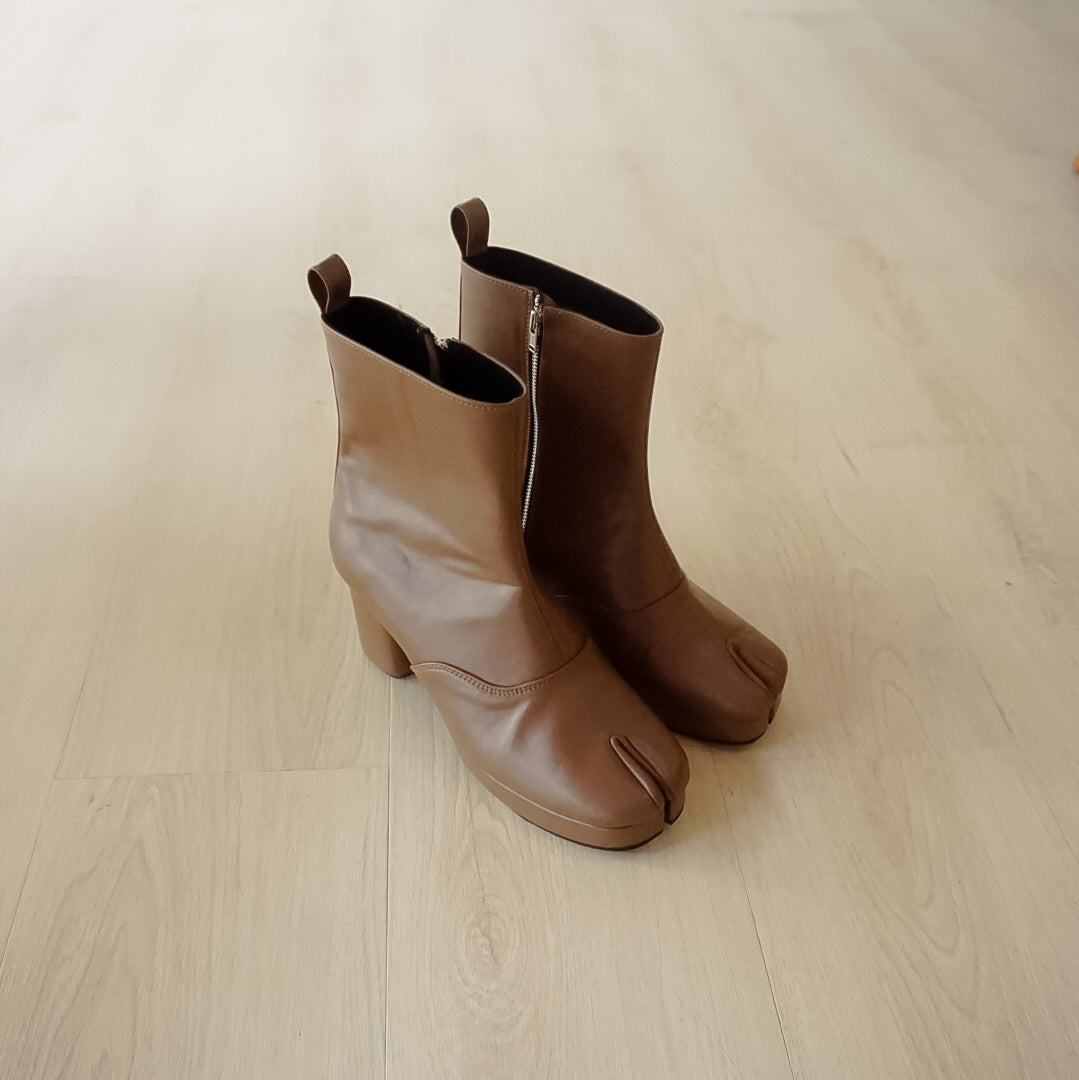 Junko Ankle Tabi Boots