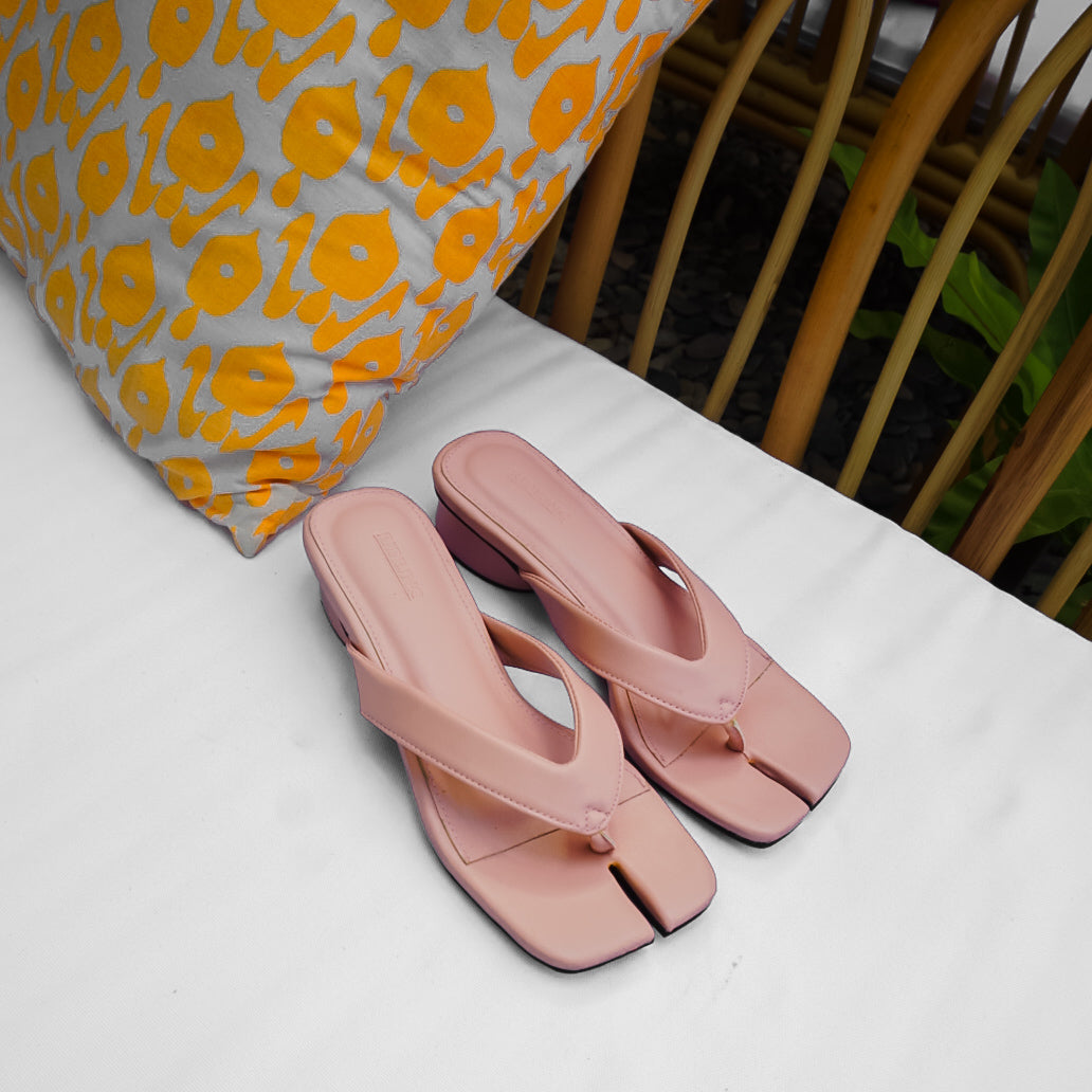 Huri Tabi Sandals