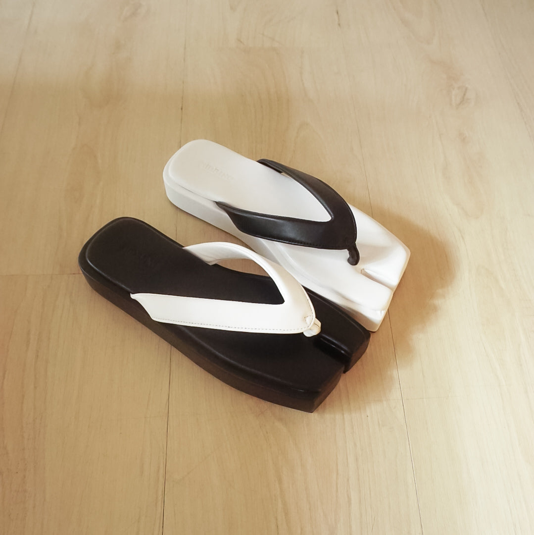 Huri Tabi Sandals