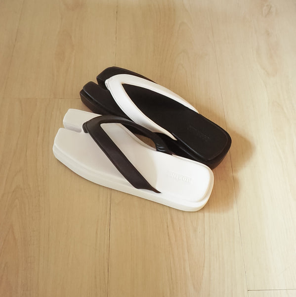 Huri Tabi Sandals