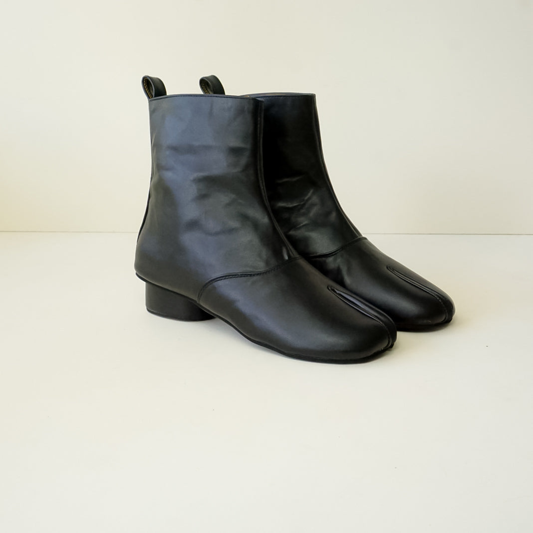 Junko Ankle Tabi Boots