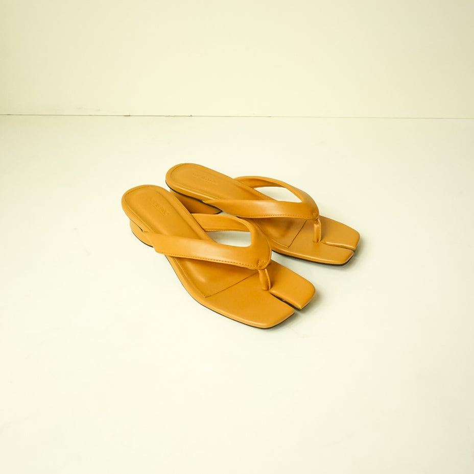 Huri Tabi Sandals