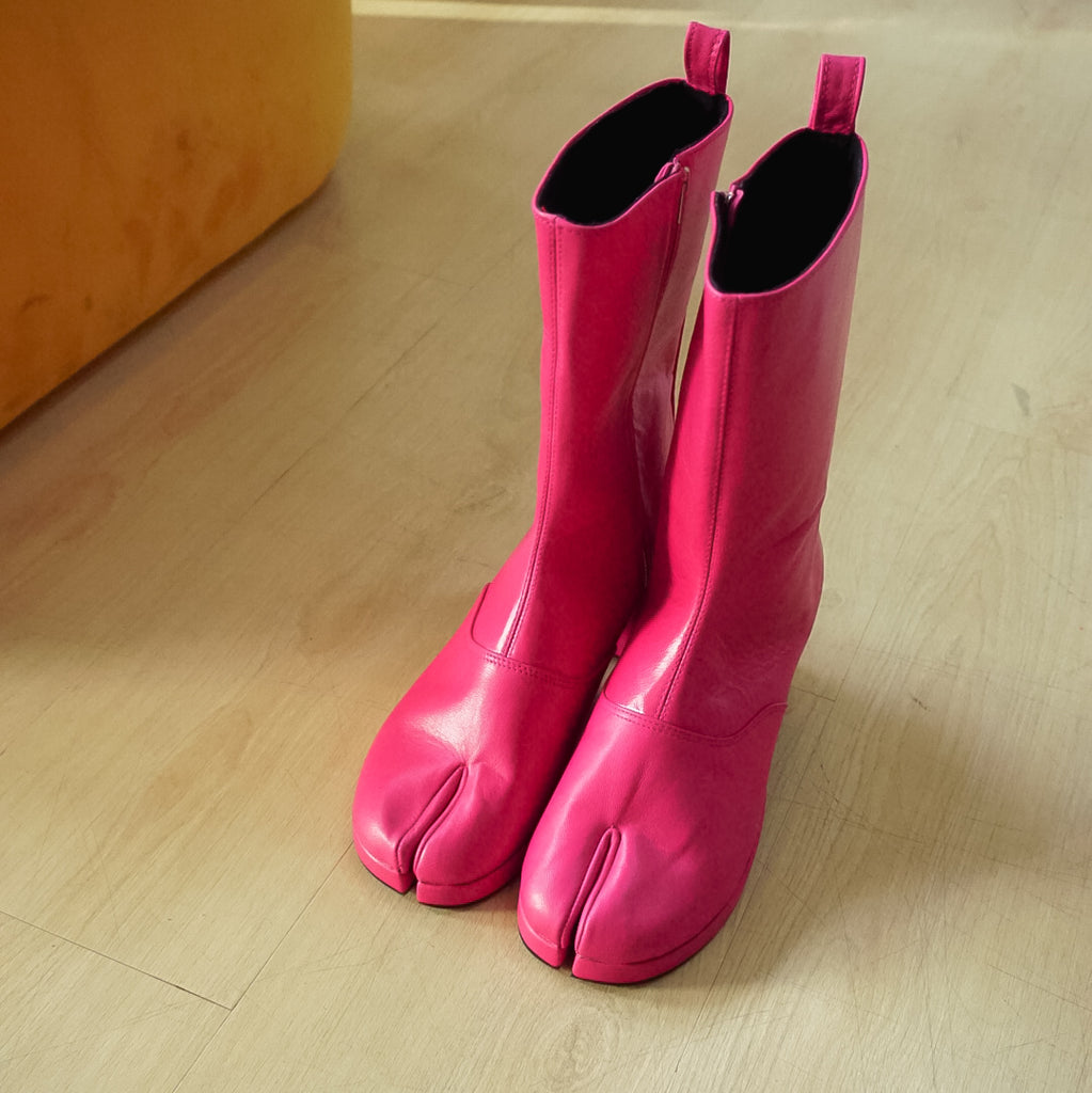 Pink hot sale tabi boots